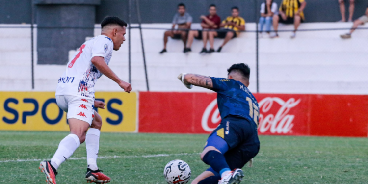 ¿Golazo con polémica? Mathias Martínez convirtió un gran tanto ante Guaraní