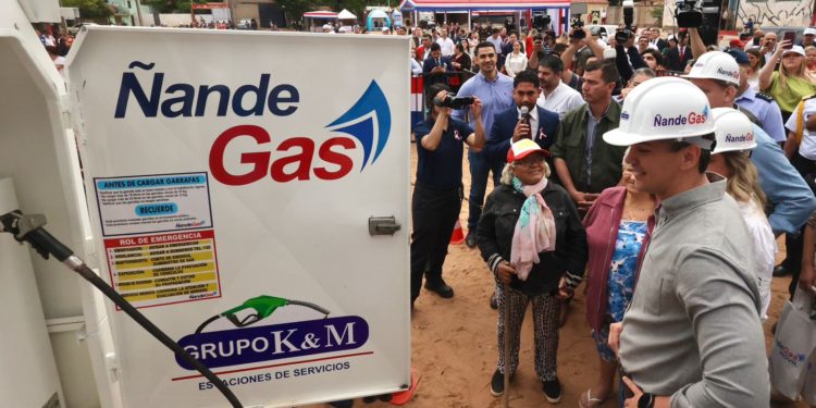 Petropar relanza Ñande Gas Móvil, con presencia del presidente Peña Petropar relanza Ñande Gas Móvil, con presencia del presidente Peña