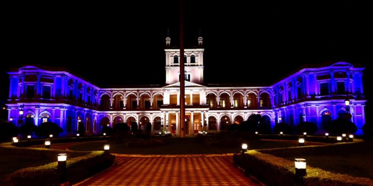 Gobierno de Paraguay ilumina el Palacio de López en solidaridad con Israel