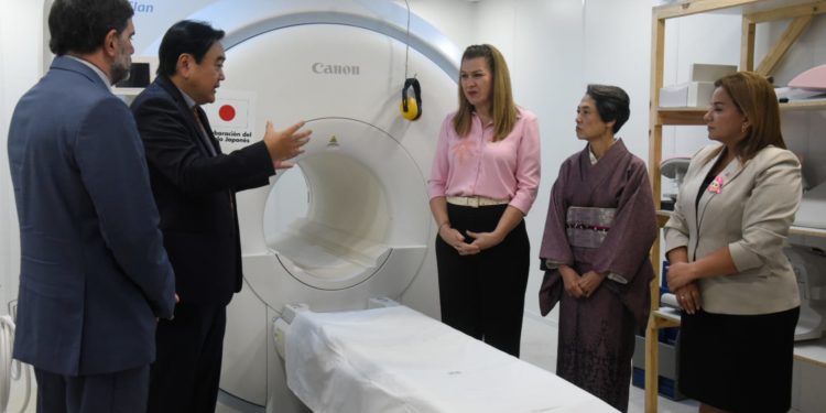 Embajada de Japón dona equipos médicos de alta gama al INCAN
