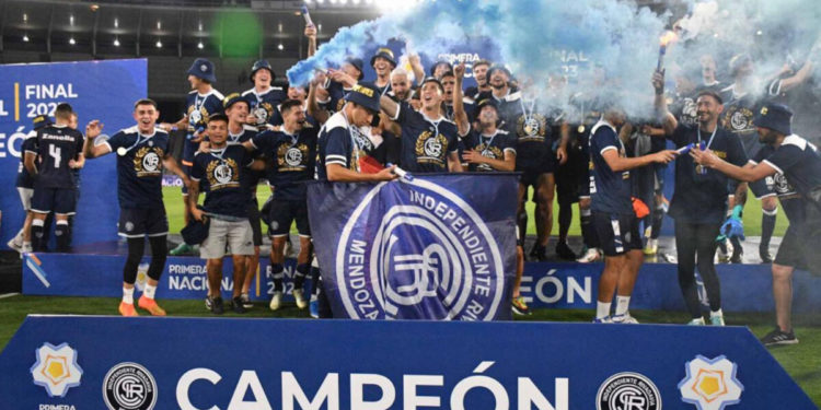 Independiente Rivadavia con el paraguayo Alex Arce logró el ascenso a la Primera División de Argentina Independiente Rivadavia con el paraguayo Alex Arce logró el ascenso a la Primera División de Argentina