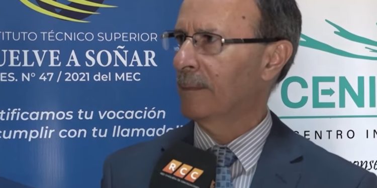 Gral. Oscar González, Ministro de Defensa.