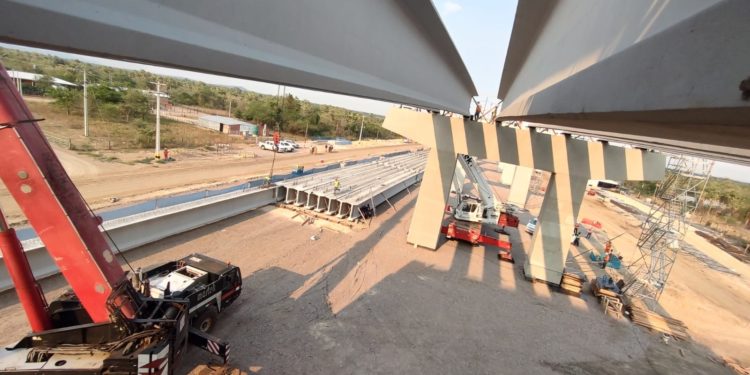 Puente de la Bioceánica supera el 37% de ejecución mientras sigue el montaje de vigas 