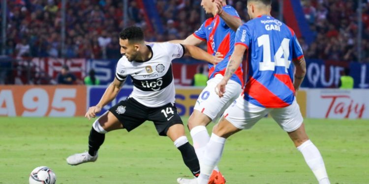 ¿Árbitros para el superclásico? Tres candidatos para dirigir el domingo ¿Árbitros para el superclásico? Tres candidatos para dirigir el domingo