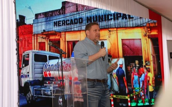 Petropar apunta a mantener el precio de los combustibles, según Jara