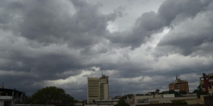 Meteorología anuncia un martes caluroso con lluvias y tormentas eléctricas