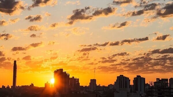 Lunes fresco a cálido y vientos del sureste