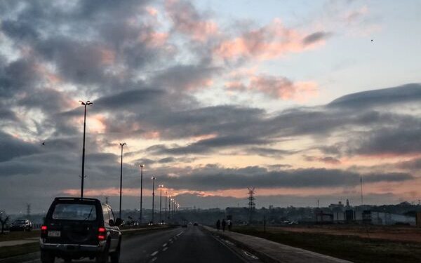Viernes cálido con lluvias y tormentas eléctricas para gran parte del país