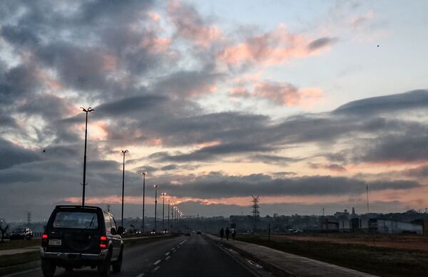 Viernes cálido con lluvias y tormentas eléctricas para gran parte del país