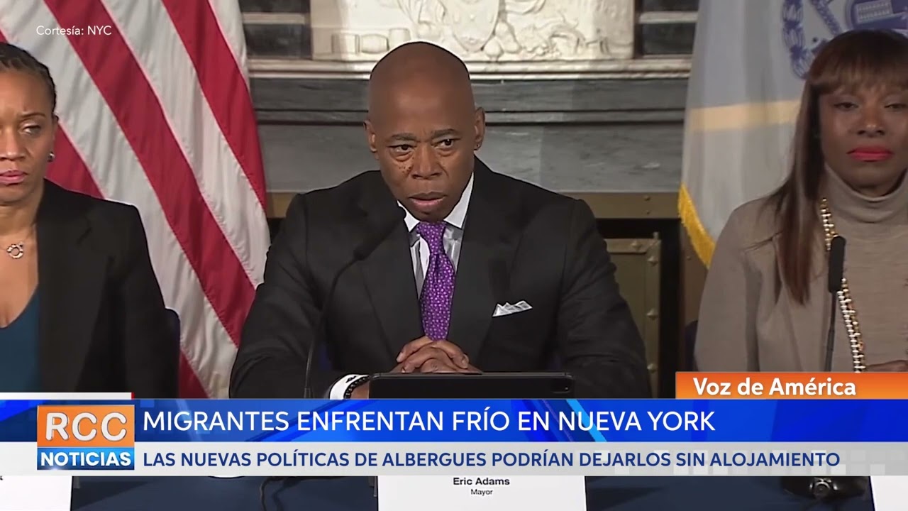 Migrantes en Nueva York se enfrentan al frío y a vivir bajo carpas