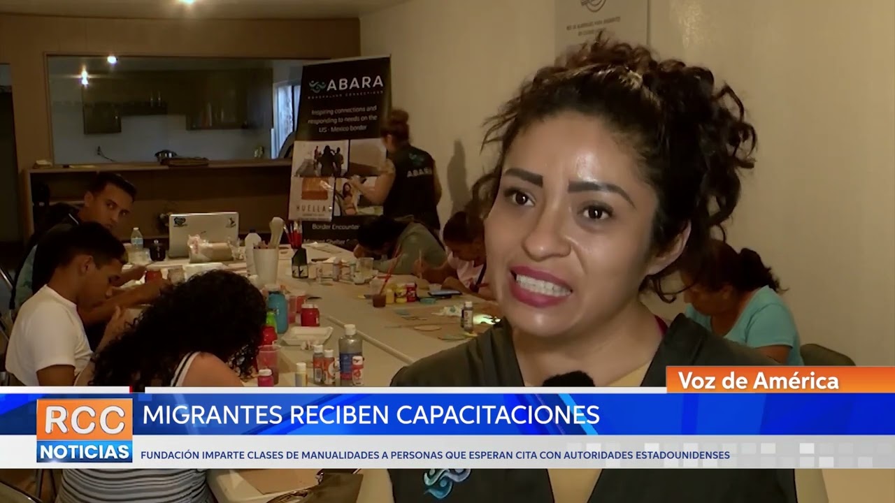 Migrantes en Ciudad Juárez aprenden manualidades mientras esperan cita con autoridades de EEUU