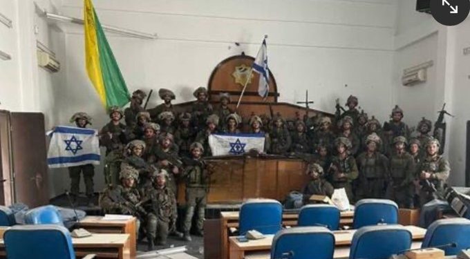 FDI ocupa el parlamento de Hamás en Gaza, proclamando momento histórico FDI ocupa el parlamento de Hamás en Gaza, proclamando momento histórico