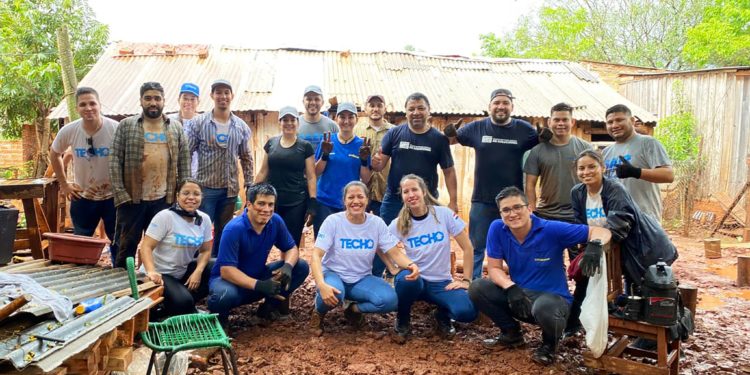 ¡Construyendo Sueños! Personal de Record Electric aporta con las familias paraguayas mediante la vocación al servicio