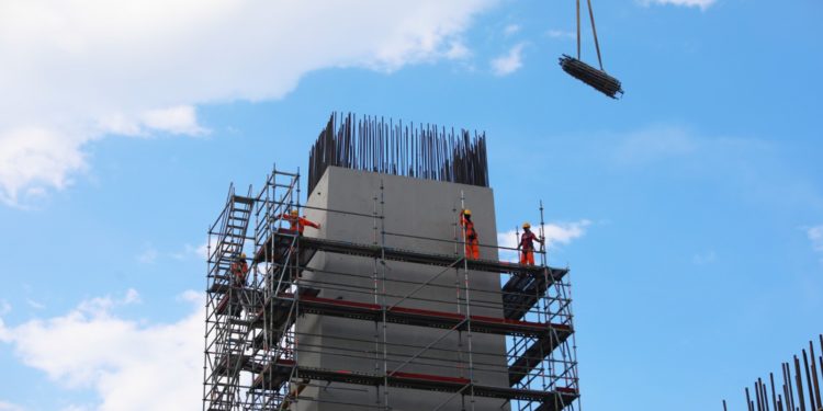 Ya fueron instaladas 40 vigas longitudinales prefabricadas del viaducto de acceso del Puente de la Bioceánica