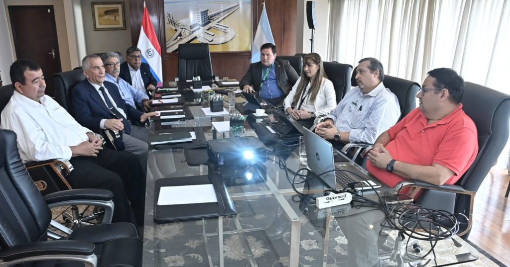 EBY y MOPC conformaron mesa técnica para la construcción de la defensa costera en Ayolas