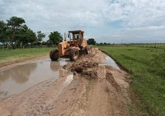 MOPC rehabilita caminos afectados por las lluvias en Ñeembucú MOPC rehabilita caminos afectados por las lluvias en Ñeembucú