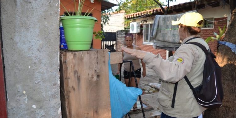 Minga ambiental en barrio Botánico busca combatir la proliferación de mosquitos transmisores de enfermedades Minga ambiental en barrio Botánico busca combatir la proliferación de mosquitos transmisores de enfermedades