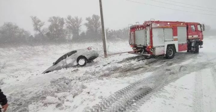 Fuertes nevados aíslan 2.000 localidades en ucrania y dejan sin electricidad a millones de usuarios en Rusia