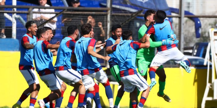 ¡Tremendo! Arquero de las formativas de San Lorenzo emuló el golazo de Chilavert