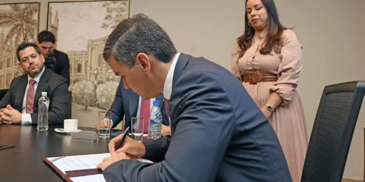 Presidente Peña decreta la suspensión de la importación de armas