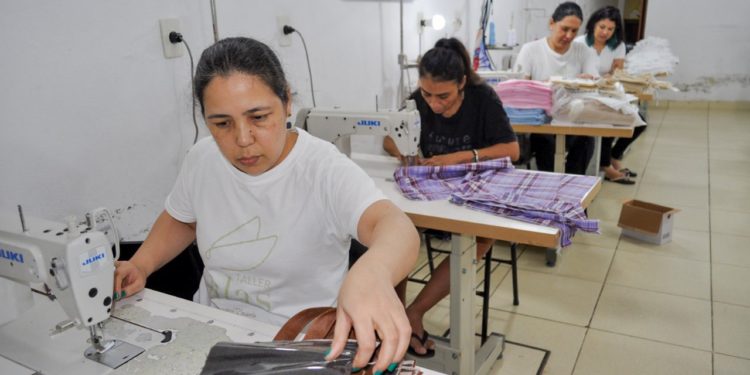 Mujeres privadas de libertad elaboran regalos para las festividades de fin de año