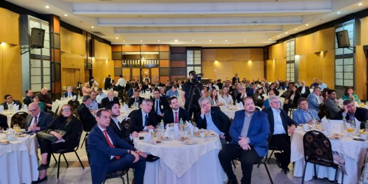 Representantes del Ejecutivo se hicieron presentes en el primer Desayuno Nacional de Oración en Paraguay