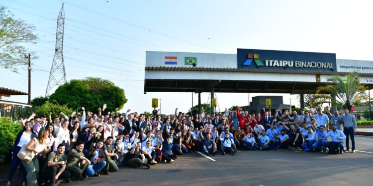 Funcionarios reincorporados de Itaipú Binacional retornaron a sus puestos laborales