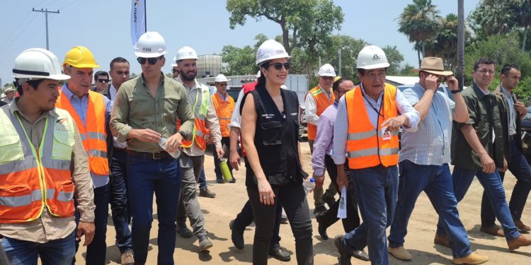 Presidente Peña verificó los avances de las obras del Puente de la Bioceánica Presidente Peña verificó los avances de las obras del Puente de la Bioceánica
