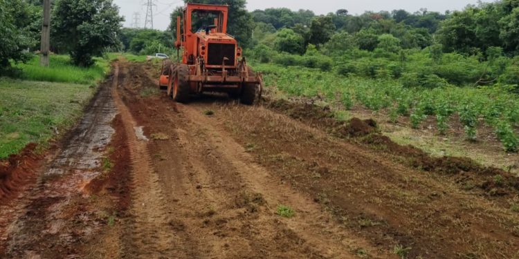 En Alto Paraná, MOPC realizó obras de reparación de caminos vecinales