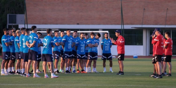 ¡Con plantel completo! Daniel Garnero planifica el juego ante Chile