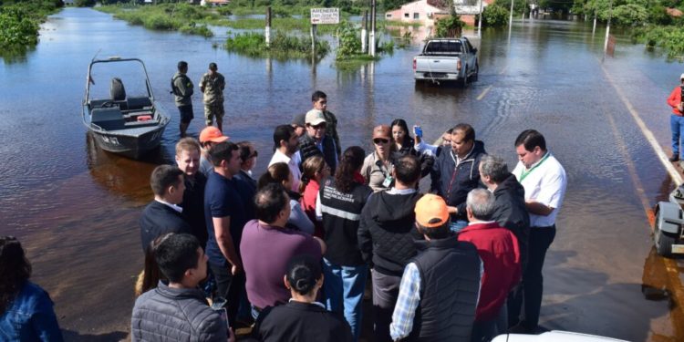 EBY y MOPC proyectan construcción de franja costera para Ayolas