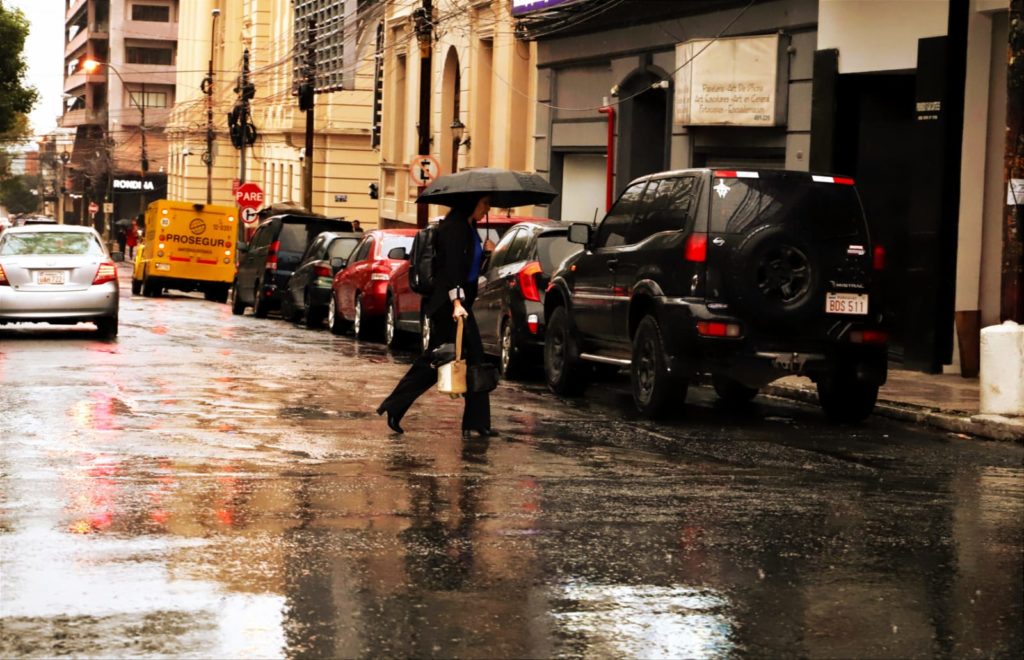 Lunes con tormentas y aumento gradual de las temperaturas