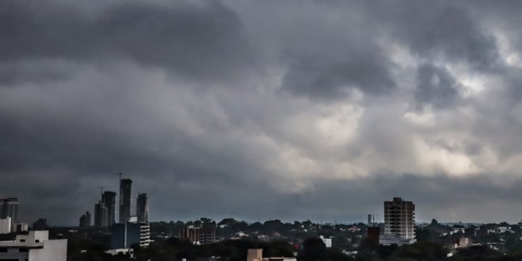 Jueves caluroso con lluvias y tormentas eléctricas para varios departamentos