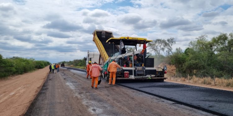 Prosigue construcción de los últimos tramos de subbase y base granular de la Ruta de la Leche en el Chaco