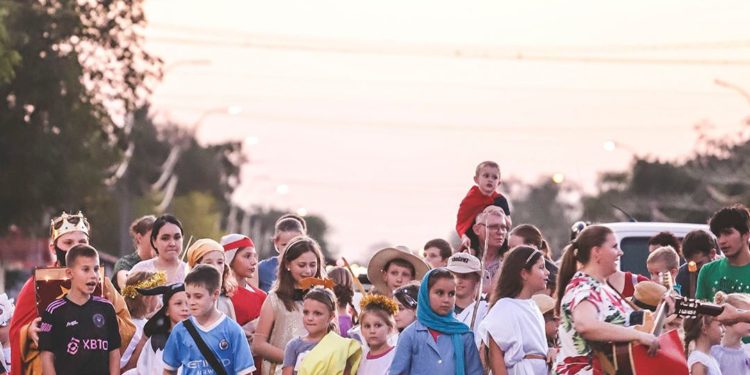 Toque familiar y mucho brillo distinguieron al Mercado Navideño de la Colonia Neuland