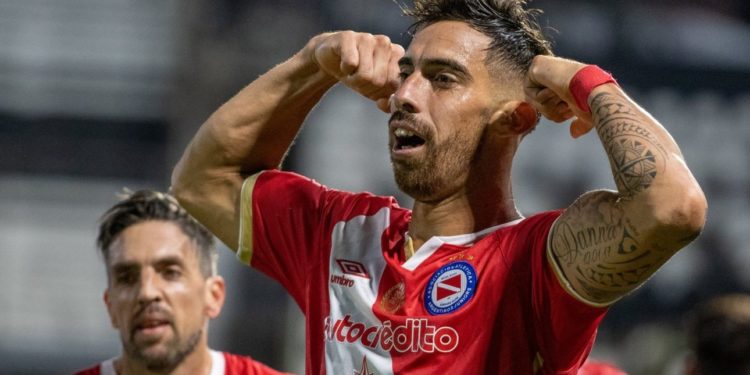 El Ciclón apunta a un clase A: Cerro Porteño se acercó a Gabriel Ávalos El Ciclón apunta a un clase A: Cerro Porteño se acercó a Gabriel Ávalos