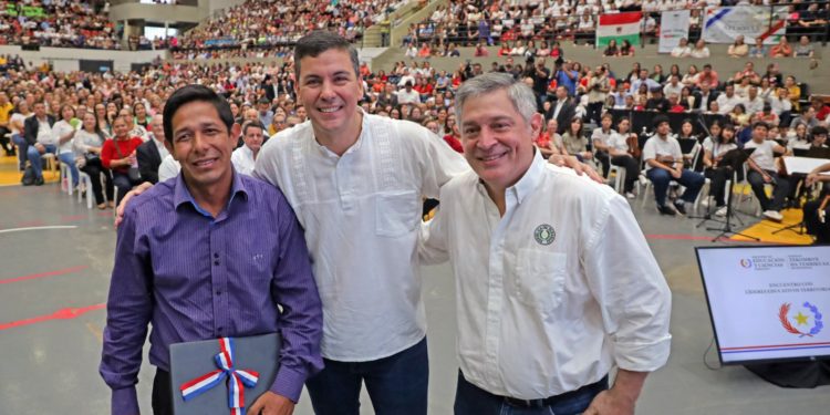 Presidente Peña participó del encuentro de líderes educativos