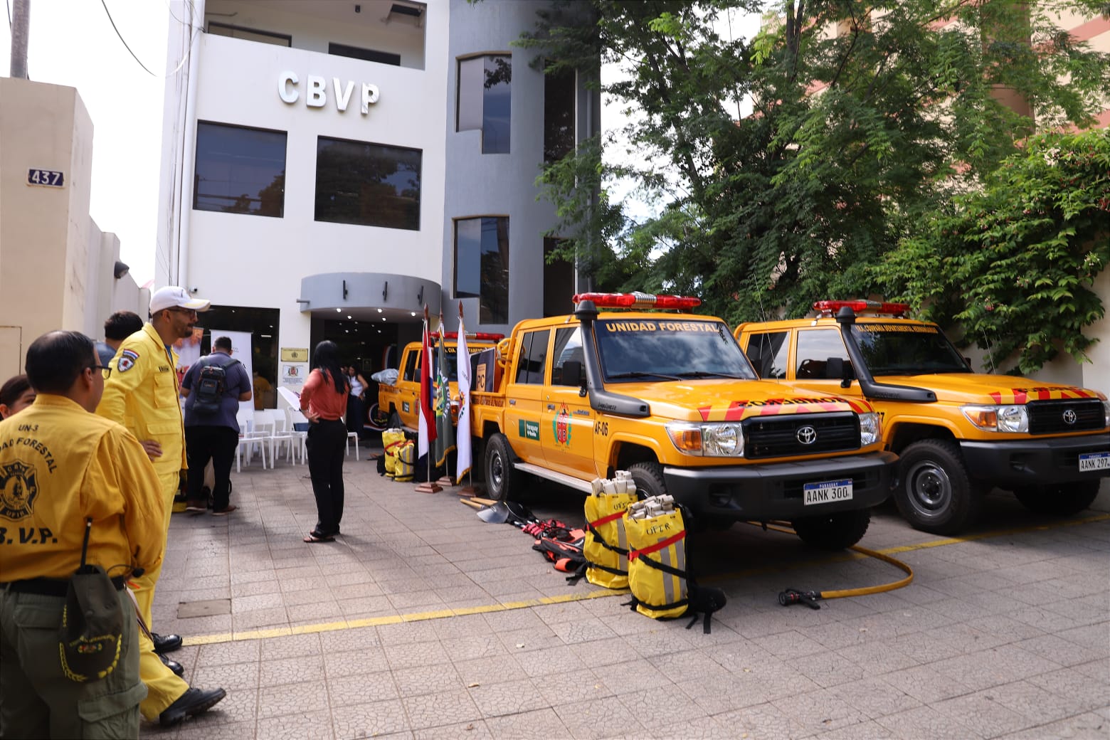 Bomberos recibieron herramientas y móviles para el combate de incendios forestales