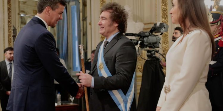 Presidente Peña asegura apoyo y colaboración para el gobierno de Milei Presidente Peña asegura apoyo y colaboración para el gobierno de Milei