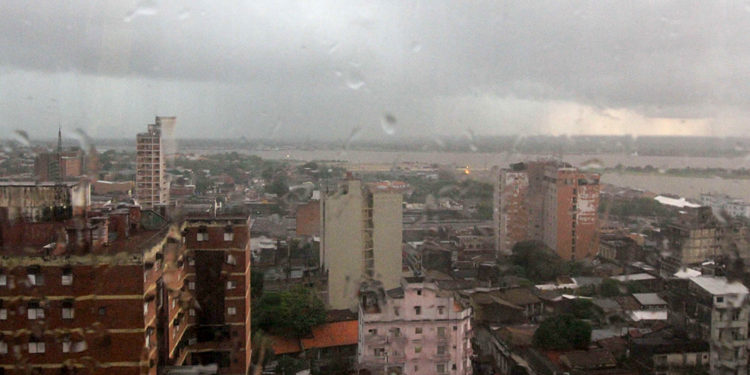 Miércoles caluroso con lluvias dispersas