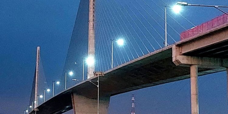 Puente Héroes del Chaco Brilla con energía solar y avanza hacia su conclusión Puente Héroes del Chaco Brilla con energía solar y avanza hacia su conclusión
