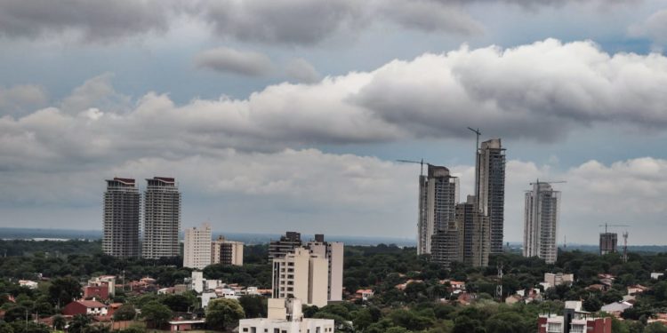 Inicia el verano con el clima nublado