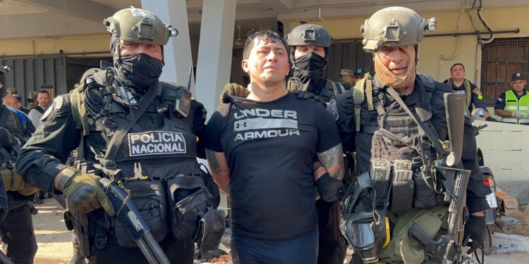 Operativo Veneratio: Se recupera el control en la cárcel de Tacumbú y Rotela será trasladado e incomunicado. Operativo Veneratio: Se recupera el control en la cárcel de Tacumbú y Rotela será trasladado e incomunicado.