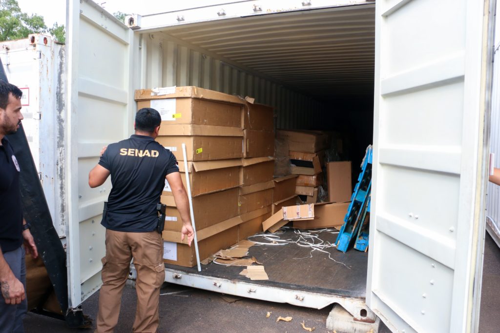 Operativo Dakovo: Autoridades abren contenedor con armas perteneciente a IAS Operativo Dakovo: Autoridades abren contenedor con armas perteneciente a IAS