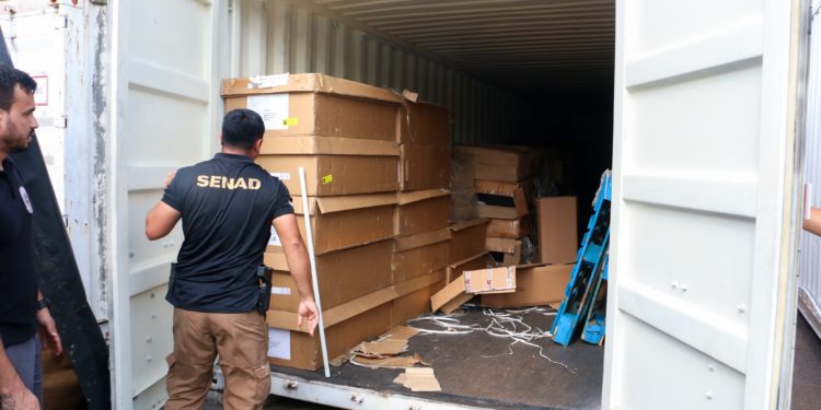 Operativo Dakovo: Autoridades abren contenedor con armas perteneciente a IAS