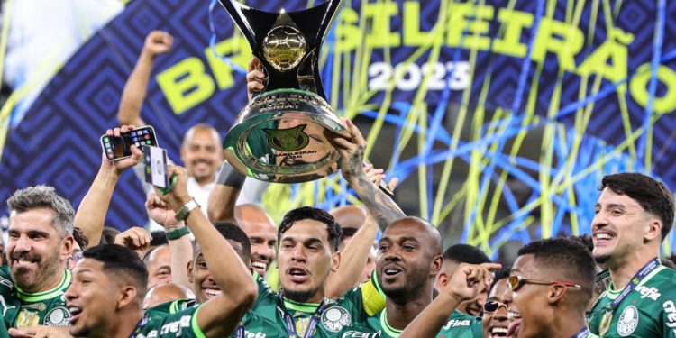 ¡Coleccionista de trofeos! Gustavo Gómez obtuvo su título número 11 con el Palmeiras