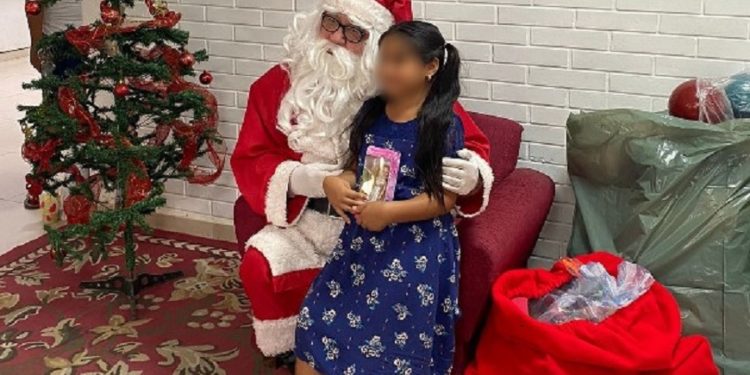 Papá Noel llevó alegría a los pacientes de los hospitales de Trinidad y Clínicas
