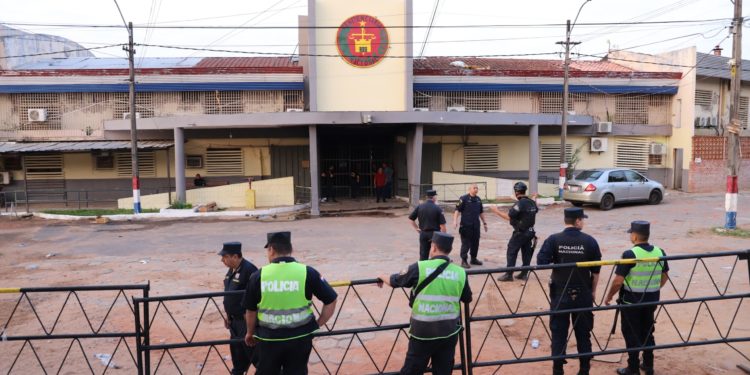 Operativo conjunto de Policía Nacional y FFAA: Recuperación del control en el penal de Tacumbú