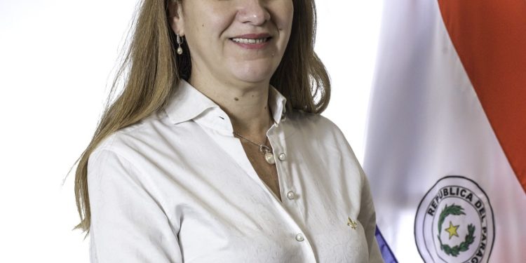 Ministra de Salud, María Barán, destaca avances y desafíos en la búsqueda del acceso universal a la salud