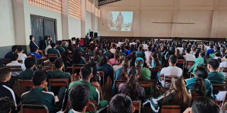 El programa de prevención del suicidio «Salvando Vidas» alcanzó a más de 48,000 adolescentes y jóvenes durante el 2023